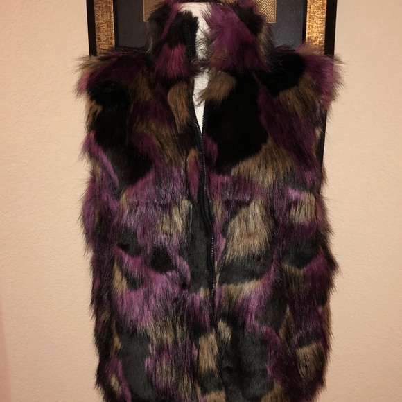 Cute faux fur vest just in time for fall! - Picture 3 of 4